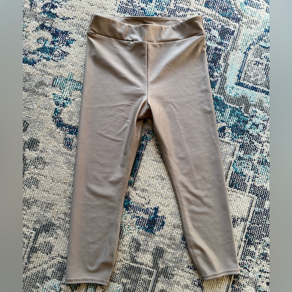 ALO Yoga Airlift High Waist Conceal Capri | Gravel color 
Size Large